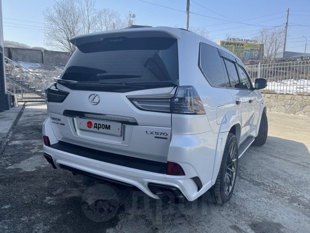 Lexus LX570 3