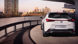 LEXUS UX 7