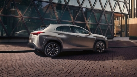 LEXUS UX 5