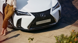 LEXUS UX 9