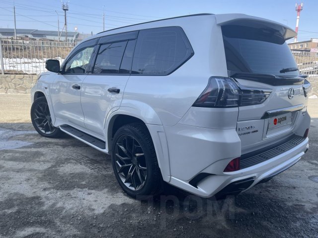 Lexus LX570 2